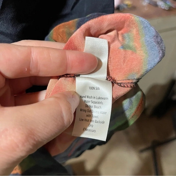 ECRU ~ Classic Cezanne Black and Floral 100% Silk Sleeveless Tank Button Down - Picture 4 of 10